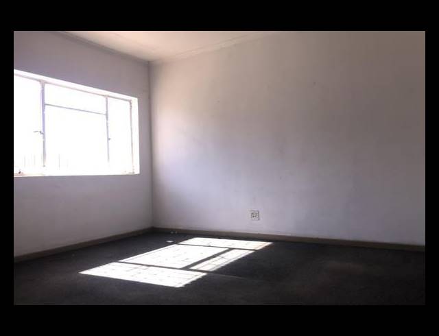 452M² WAREHOUSE TO LET IN ANDERBOLT